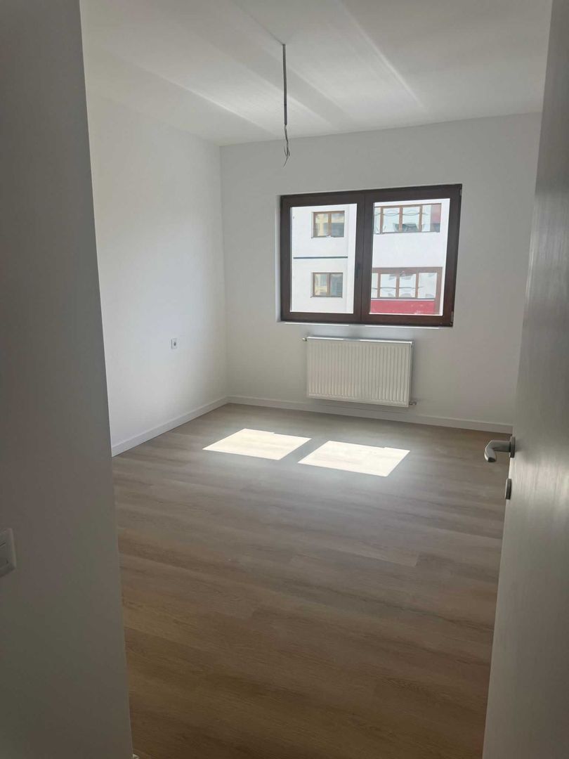 De vanzare apartament 2 camere , zona  Cartier Solar - Poză 4