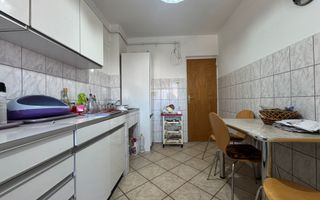 Apartament cu 3 camere decomandate, etaj 2, Centru - Poză 4