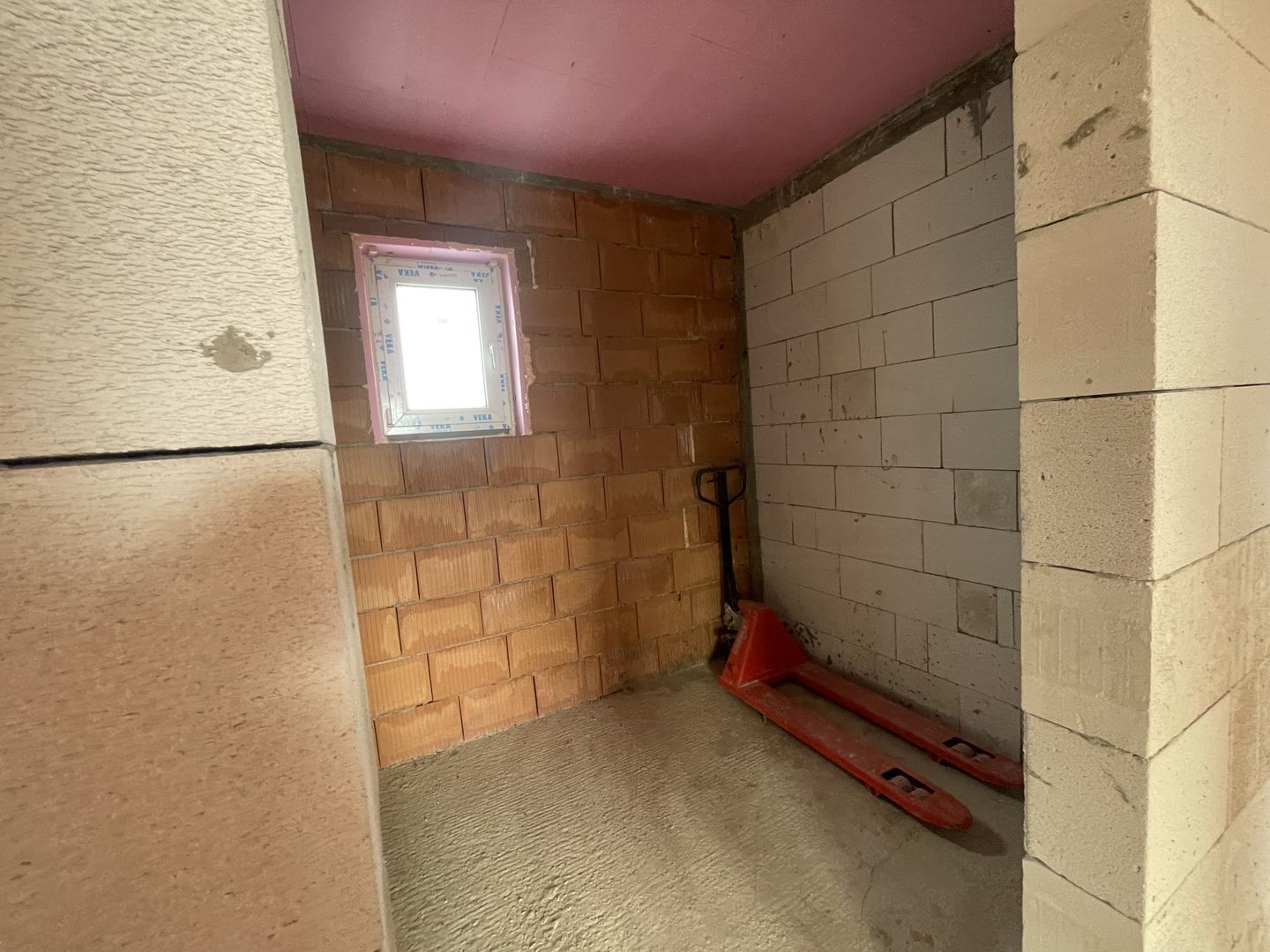 CASA LA ROȘU 220 MP | ZONA RETRASA CU VEDERE PANORAMICA| MARGINEA - Poză 14