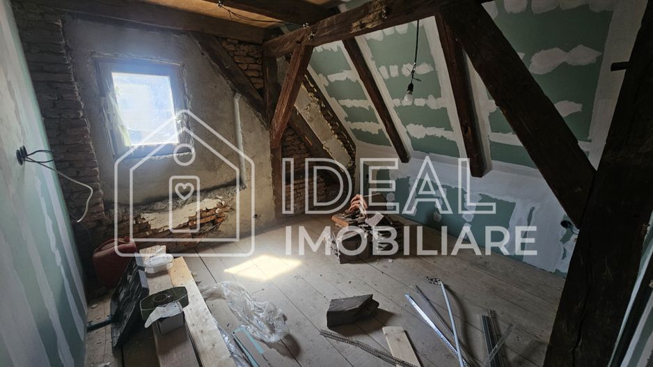 Casă veche, solidă, cu 4 camere, pivniță boltită și 4 băi – zonă centrală - Poză 16