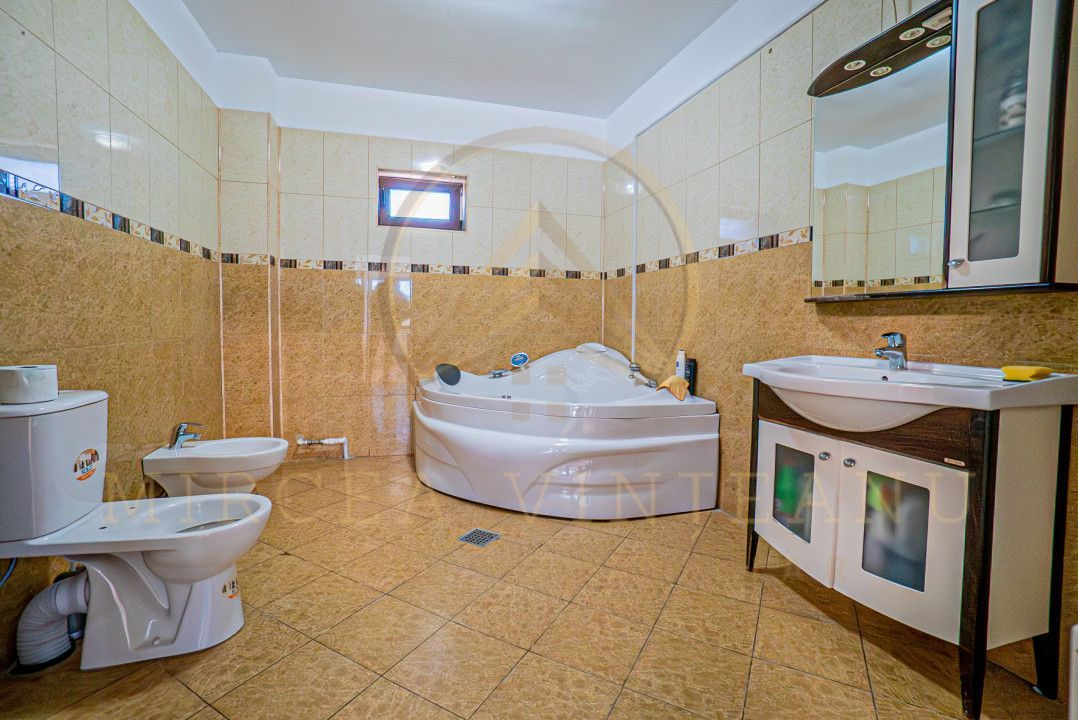 Lazu - Vila de vânzare compusă din P+1E+M. - Poză 15