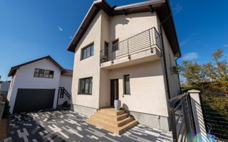 Vila in Tunari cu garaj si spatii de depozitare - Poză 1