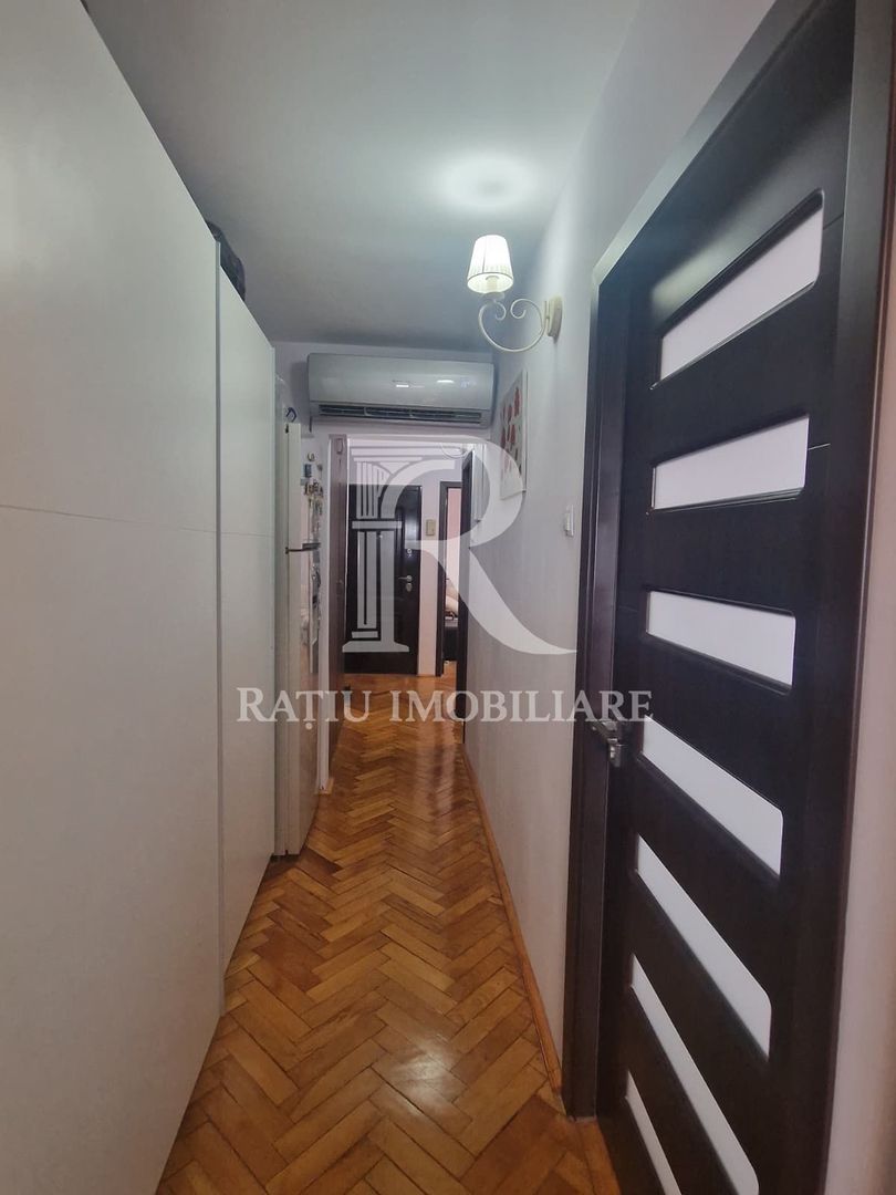 Apartament cu 3 camere | Zona Biserica Emanuel | Oradea - Poză 13