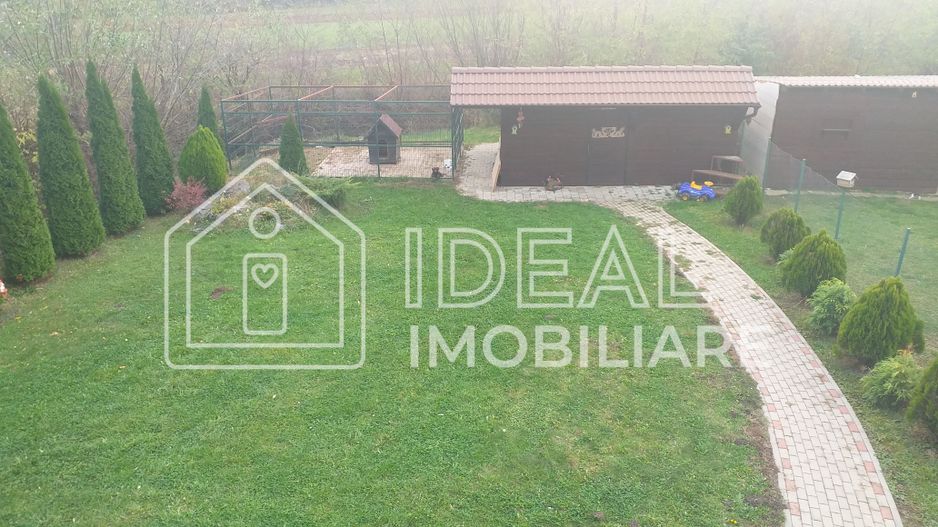 Casa moderna cu 4 camere, La  CHEIE in Poplaca - Poză 18