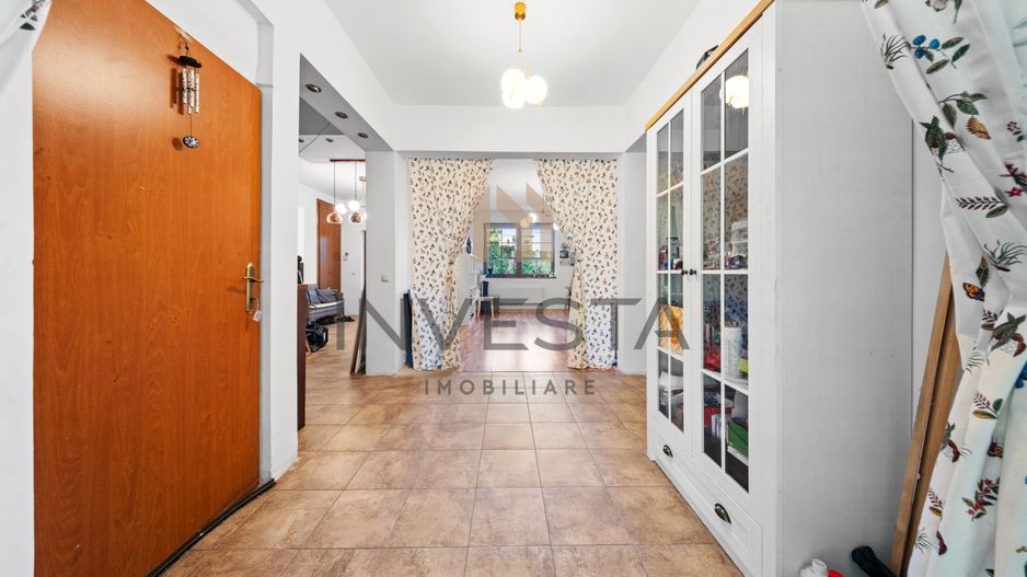 Resedinta impunatoare cu teren generos de 2.012 mp in Buna Ziua! - Poză 5