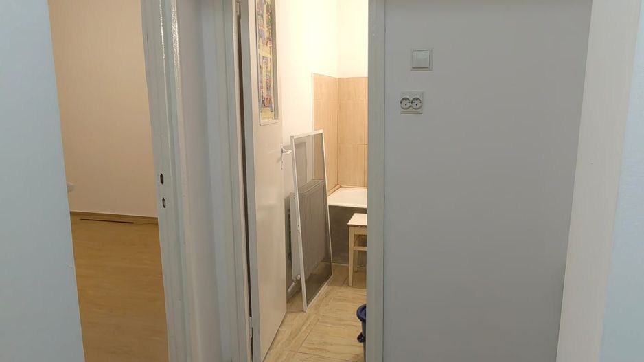 Garsonieră decomandată renovată recent 31 M² zona Lenin - Poză 6