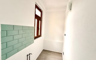 Doua etaje in vila pe malul lacului Grivita birouri rezidential - Poză 17