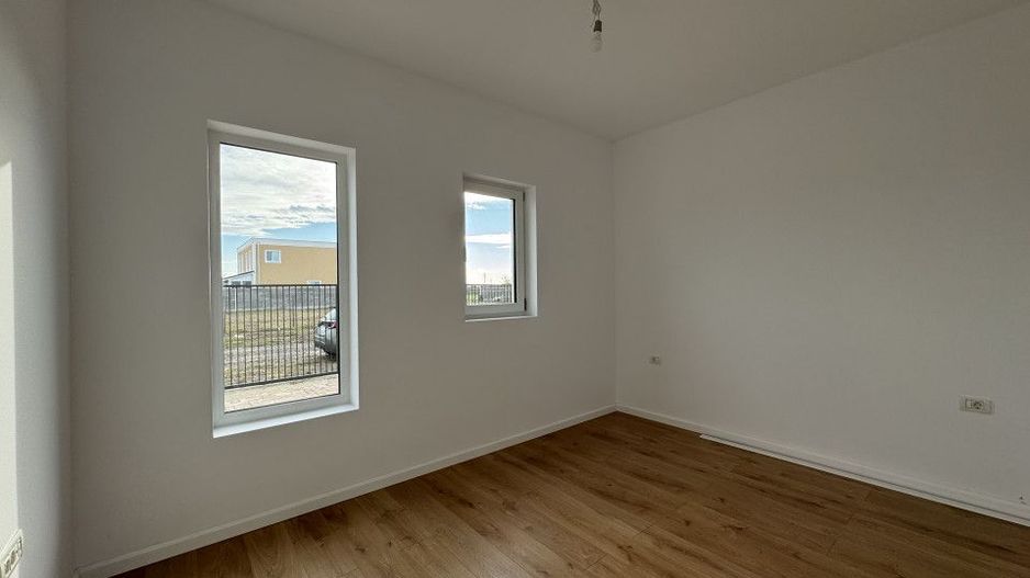 Duplex cu 4 camere si teren generos de 352 mp – Mosnita Noua - Poză 7