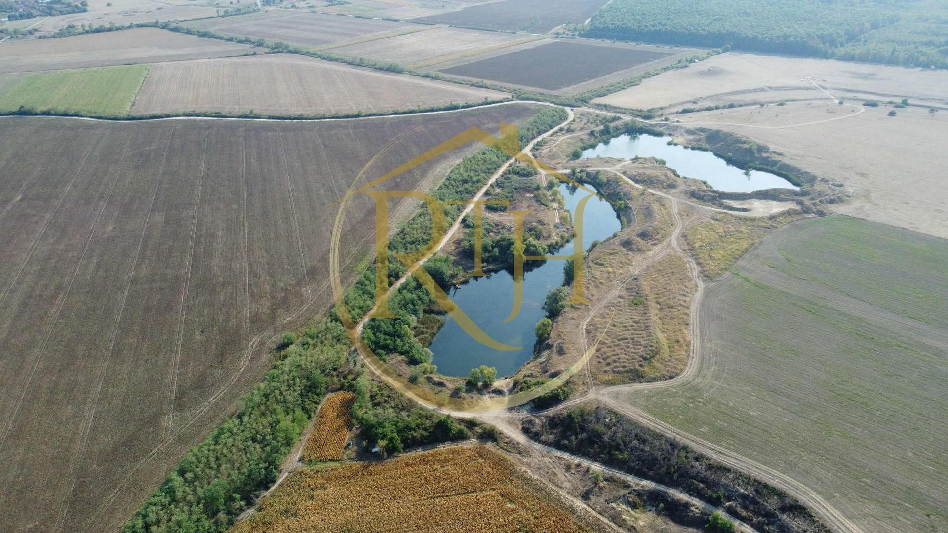 Investiție unică, 10 ha teren cu luciu de apă, ideal pentru turism și agrement! - Poză 3