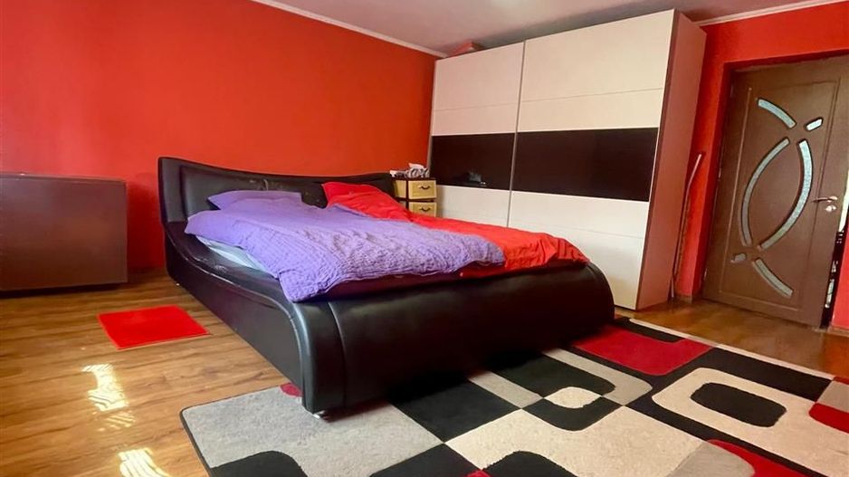 Casa cu 3 camere in Sacueni - Poză 1