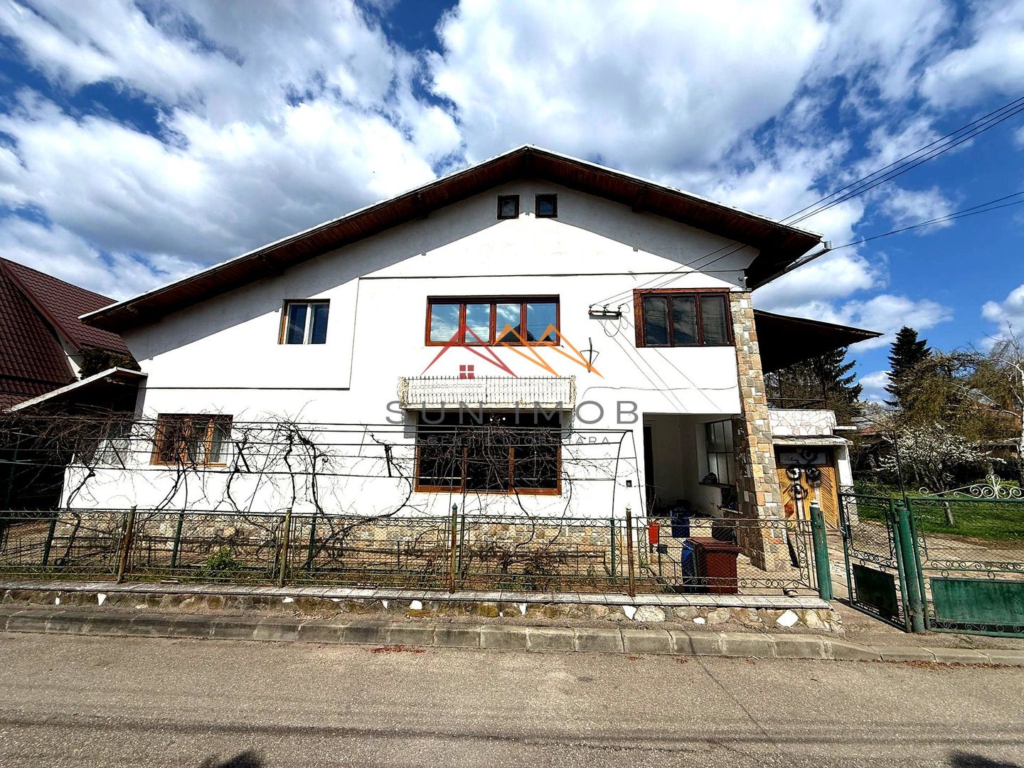 Casă P+1E cu teren generos de 697 mp, zona foarte buna Campina, PH - Poză 1