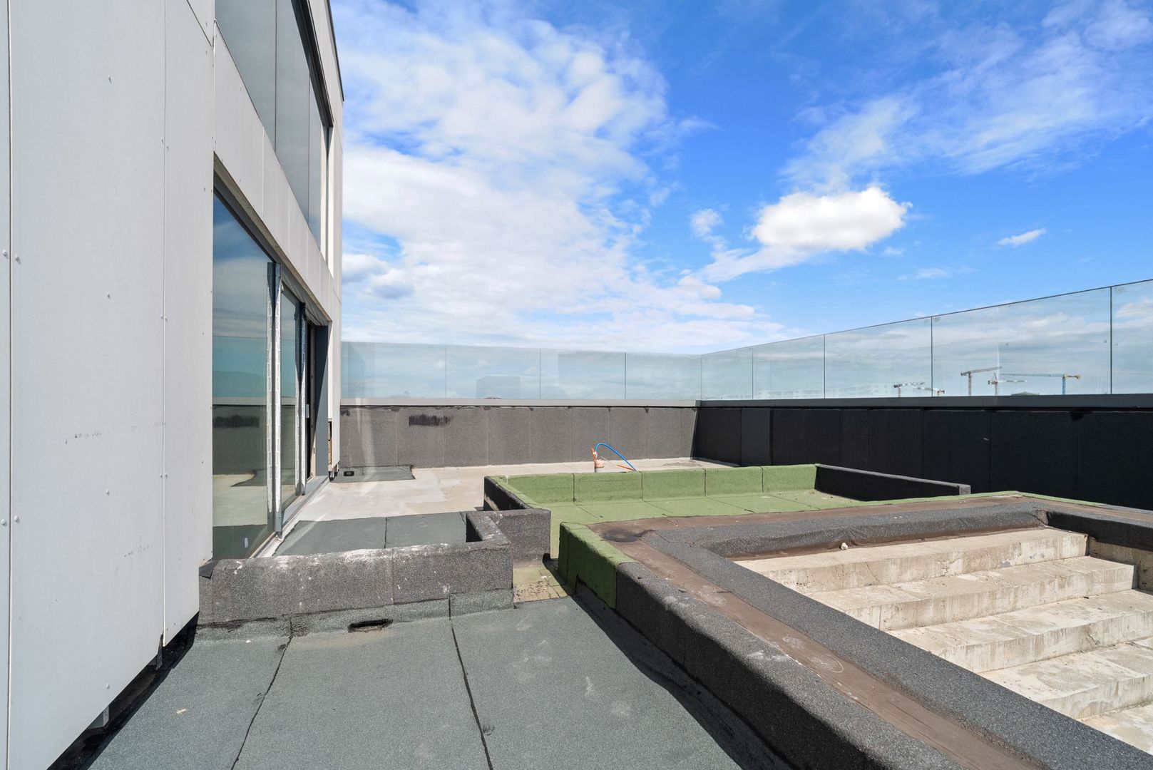 Penthouse 780 mp din Care 400 mp Terasa si 380 mp interiori Piscina - Poză 3