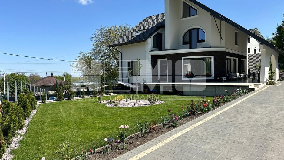 Casa 11 camere | Ipotesti, Suceava | 800 MP teren | 510.000€ - Poză 1