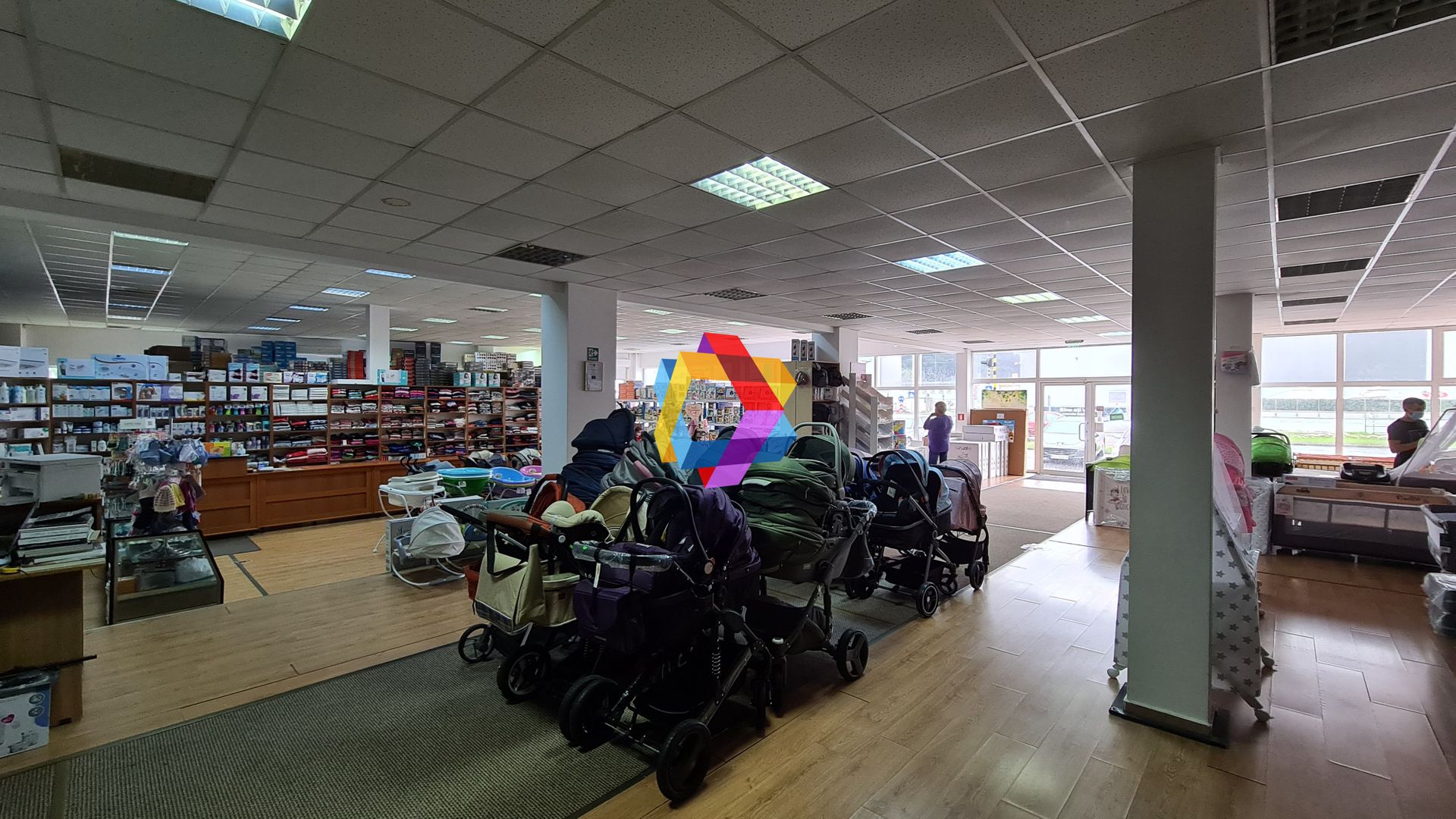 Spatiu comercial / showroom -560 mp - Poză 1