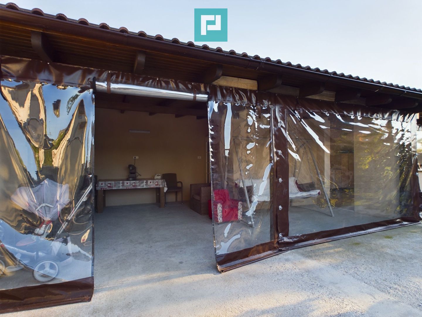 Vilă cu mansardă în Bujac - Poză 28