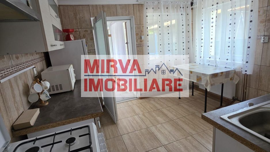🏡 Casă renovată cu 6 camere, teren 557 mp – Berceni, Prahova - Poză 38