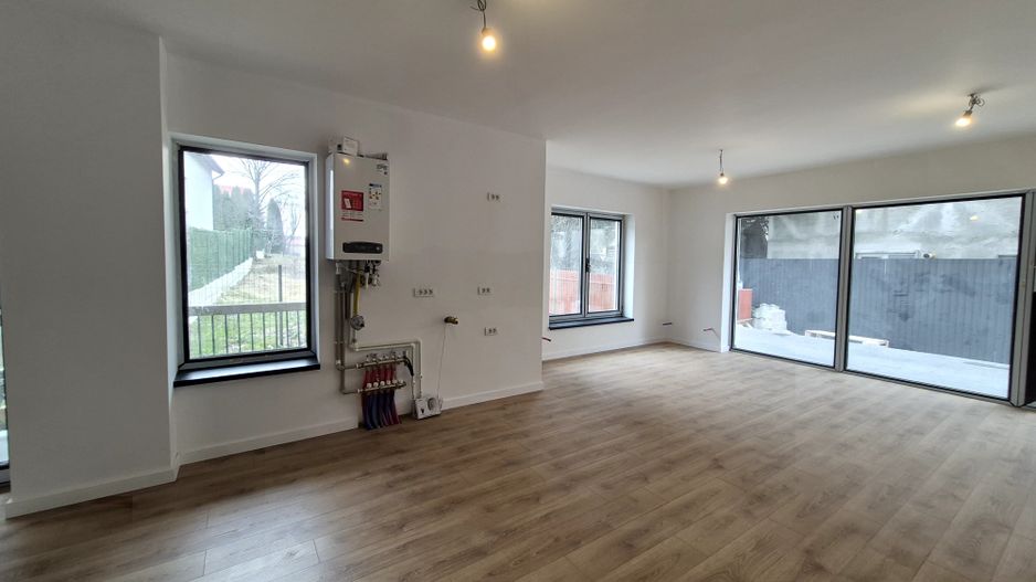 Apartament cu 2 camere 48,90 mp + 21,90 mp terasele + loc de parcare - Busteni - Poză 4