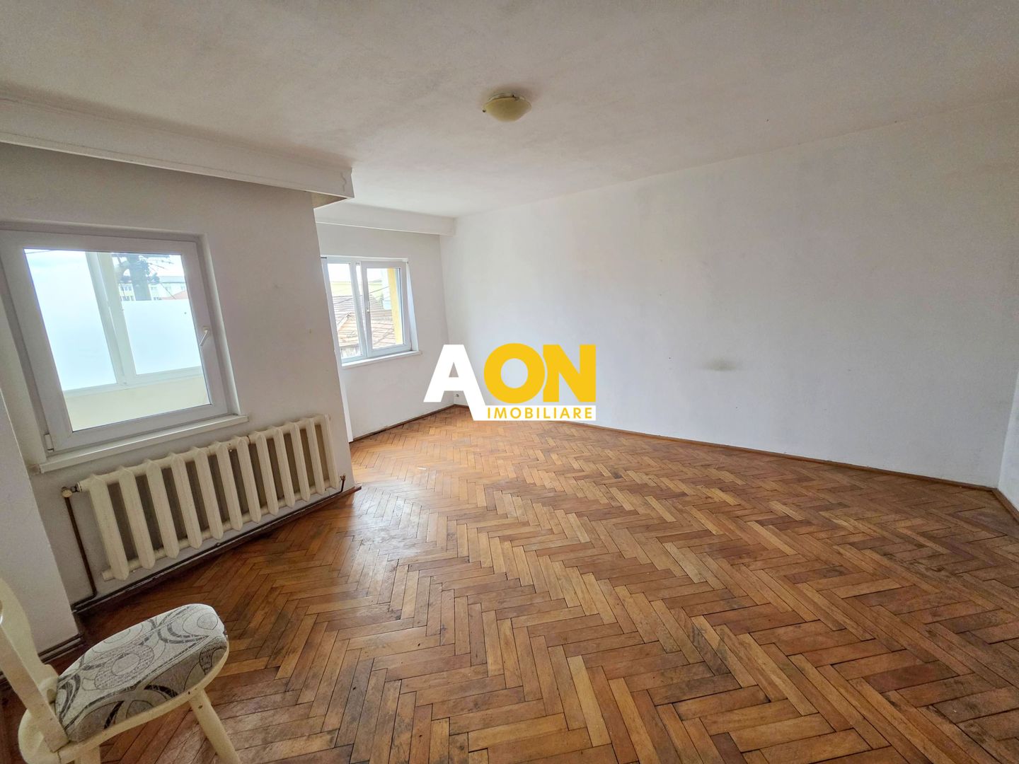 Apartament 2 camere, etaj 1, decomandat, 57 mp utili, 2 balcoane, boxa - Poză 2
