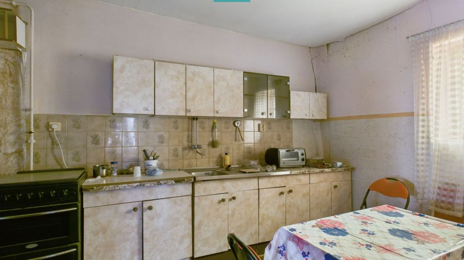 Casă modestă cu 3 camere din văiugă în Bătania - Poză 12