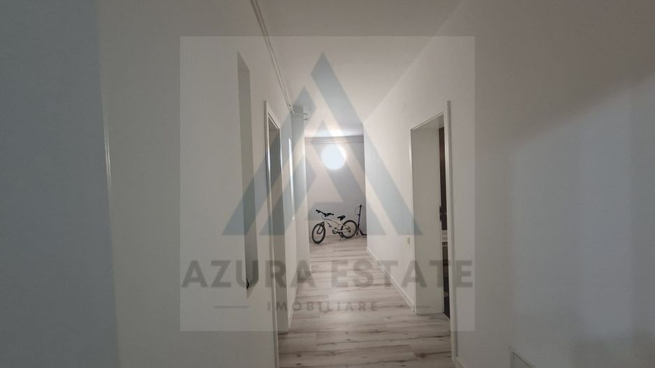 Apartament modern recent renovat 3 camere si parcare privata in Strand - Poză 2