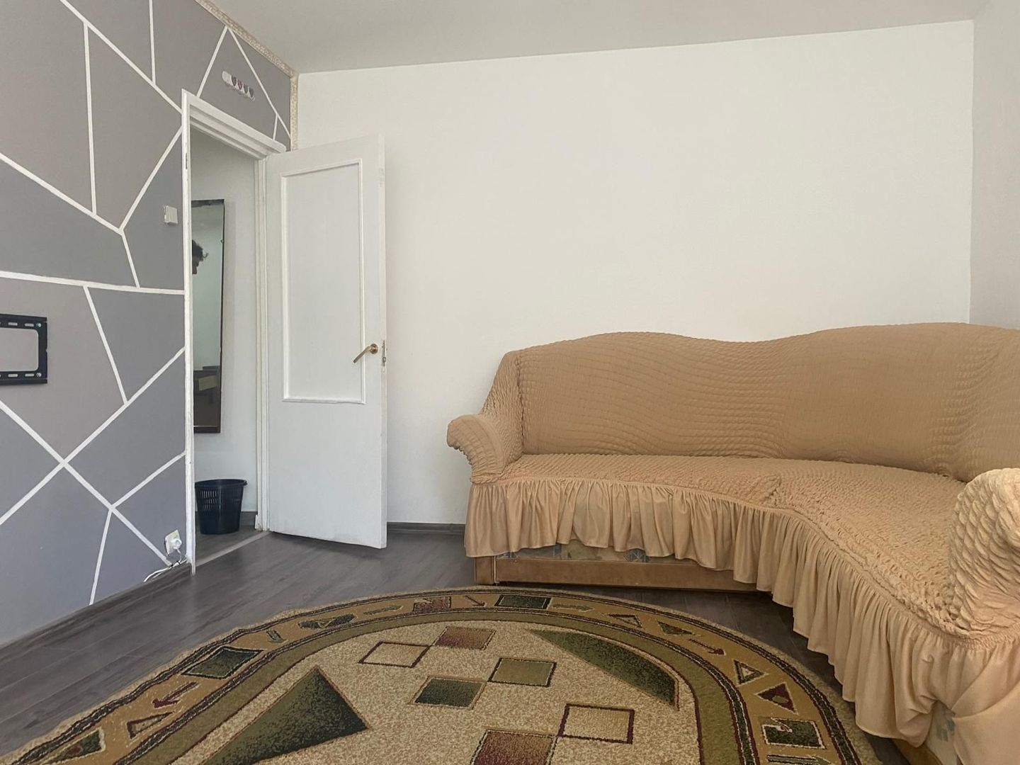 Etajul 3! Inchiriere apartament cu 2 camere in Targoviste - micro 11 - Poză 2