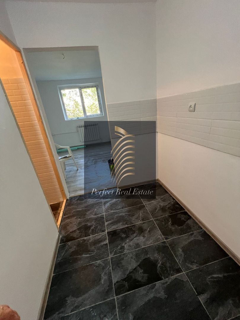 Garsonieră renovată – Zona CET, aproape de piață – Etaj 1/4 – 31000€ - Poză 1