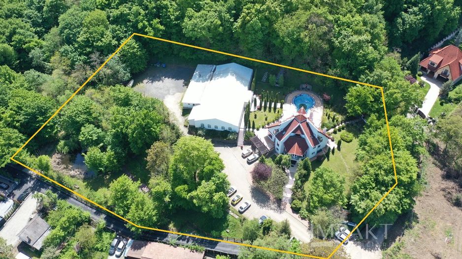 Teren 8.239 m2 Făget cu construcții și potențial ridicat de dezvoltare - Poză 1