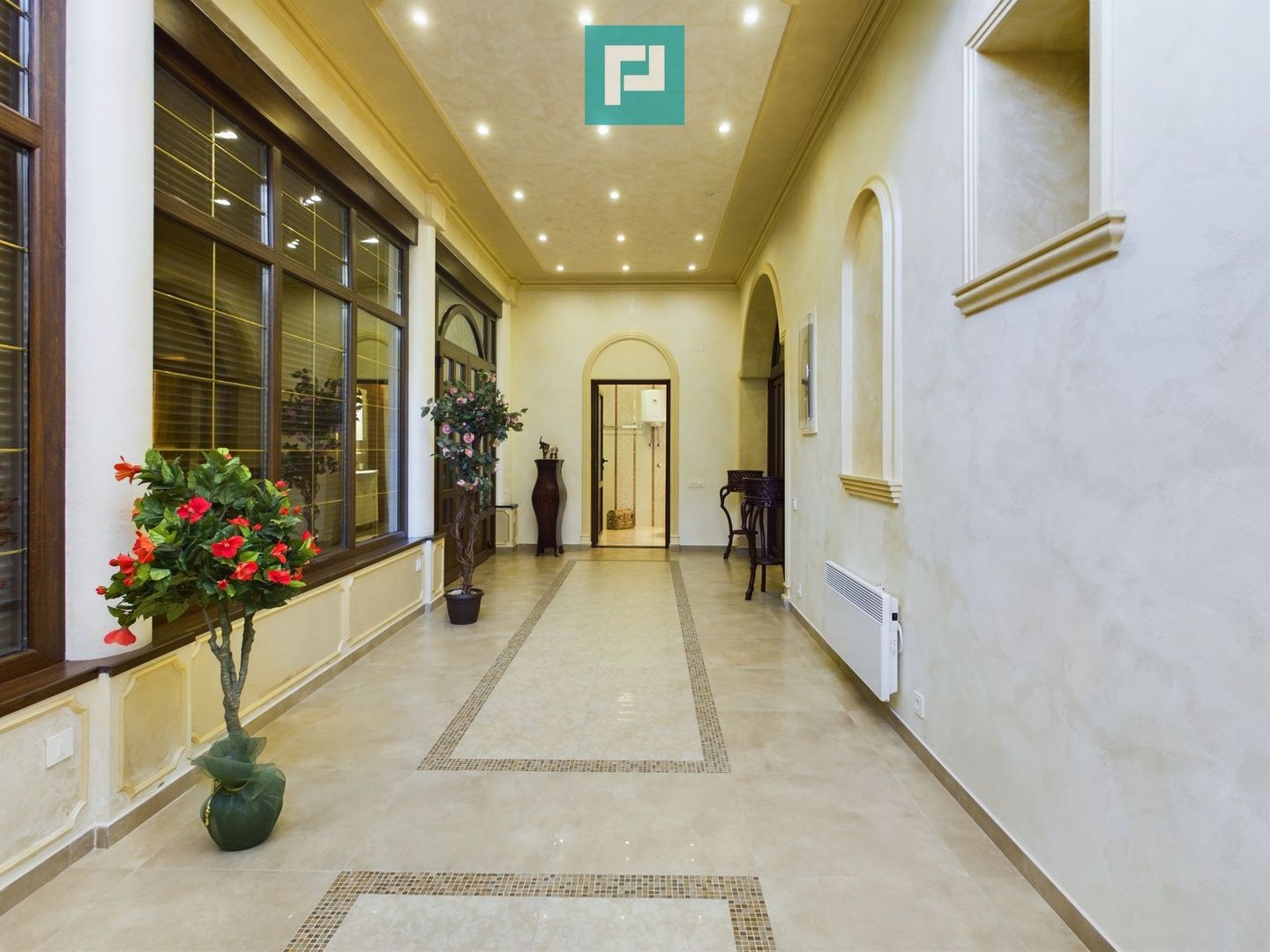 Vilă luxoasă cu o casă de oaspeți în Serbia - Poză 3