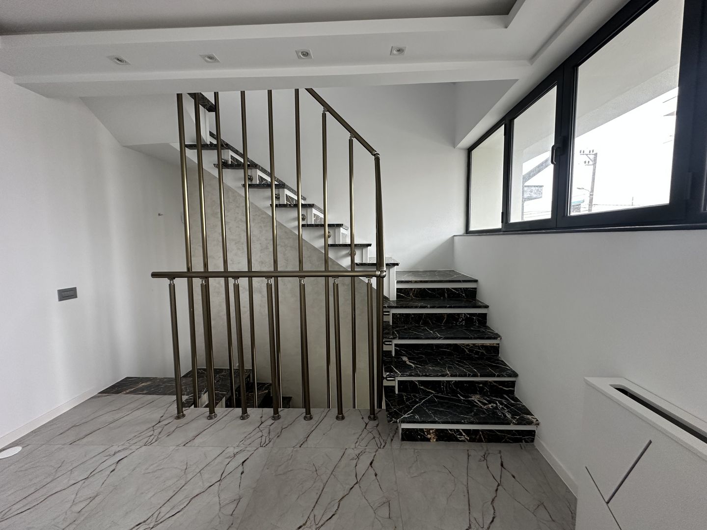 VIla S+P+1+M | Teren de 1000mp | Lift Interior | Finisata Complet - Poză 17