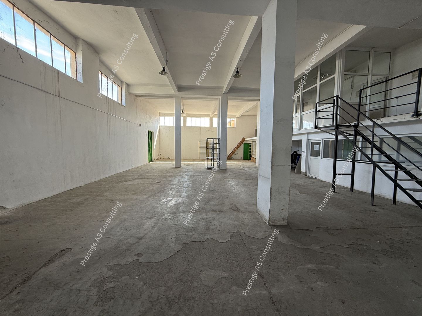 Hala 300 mp | Birouri + Vestiar | Acces auto | 3 intrari | Zona Lipovei - Poză 3