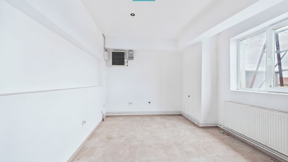 Clădire P+E parcare si platformă betonată 700mp - Poză 4