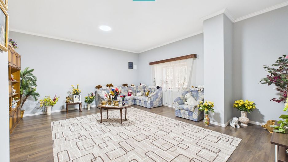 Casă cu 6 camere în Sânicolau Mare Timiș - Poză 5