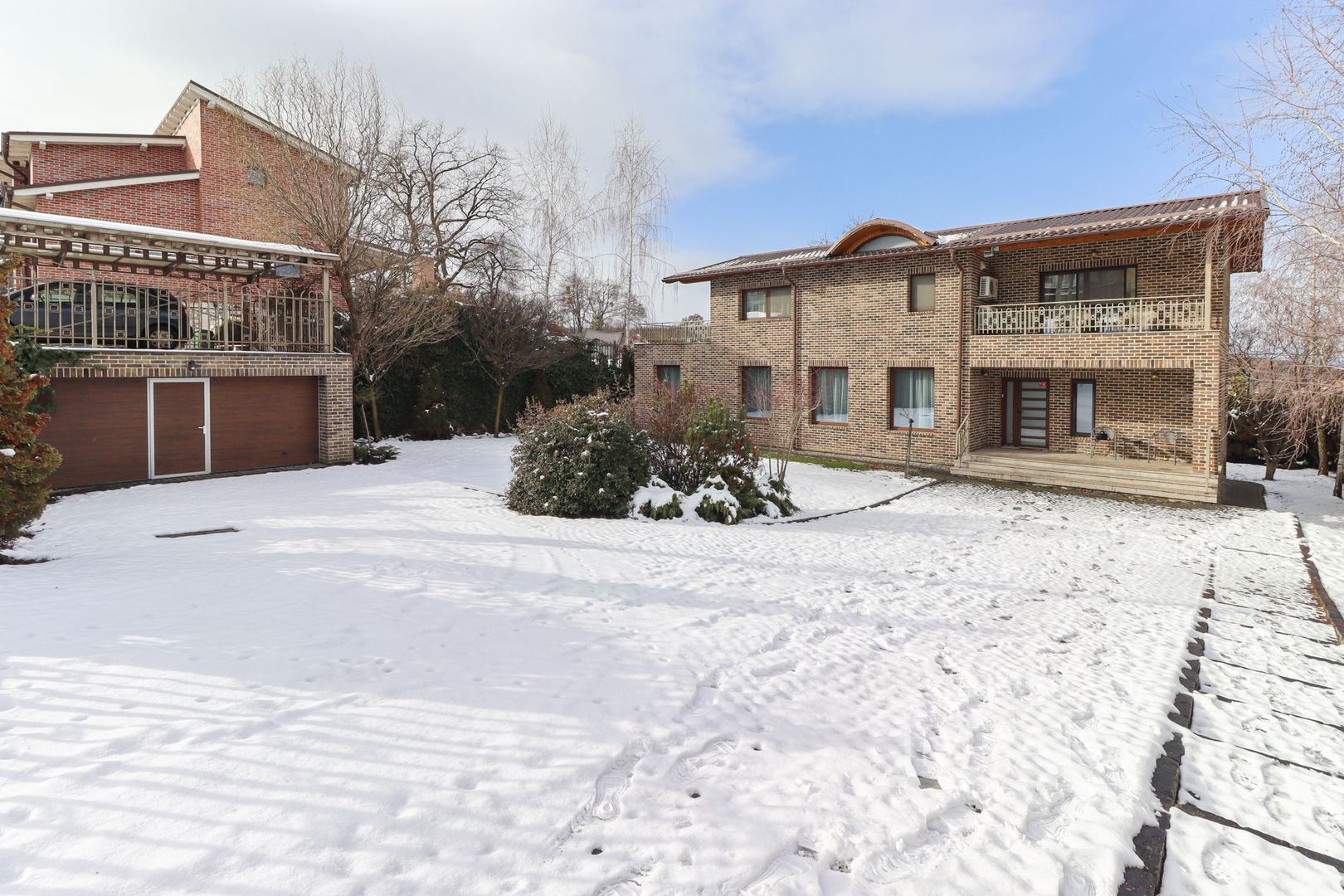 Casa deosebita cu teren de 900mp in cartierul Faget - Poză 2