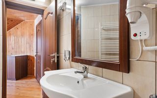 Pensiune 20 camere castelul Bran - Poză 13