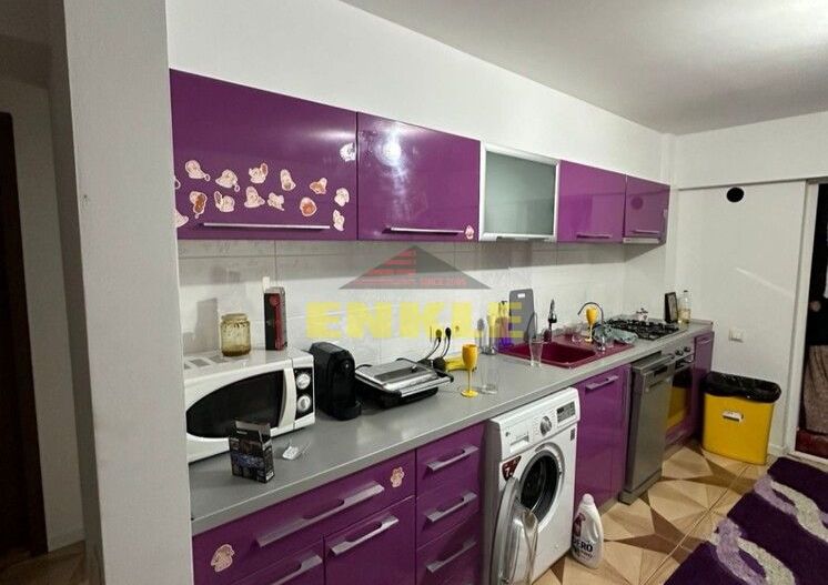 De vânzare apartament cu 4 camere decomandat, zona Piața Mare - Poză 3