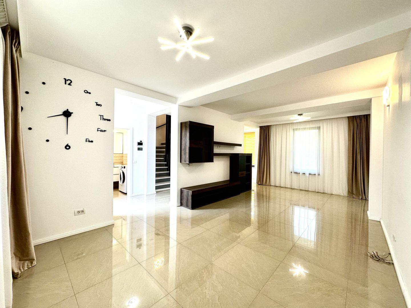 Casa de inchiriat la Liziera Pădurii - intrarea in Dumbrăvița - Poză 4