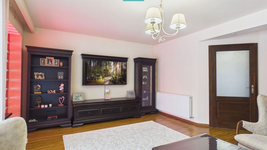 Vilă cu 7 camere de vânzare în zona Central - Poză 33