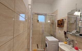 Apartament decomandat 70 mp utili 2 bai pivnita si curte 58 mp Central - Poză 15