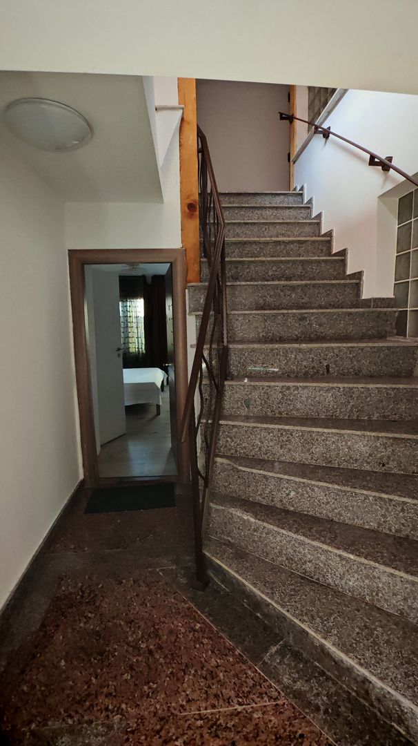 Vila cu 10 camere,pretabil compartimentare in 2 unitati separat,ASTRA. - Poză 17