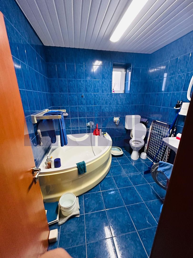 VILA DE VANZARE PE LAC | CREVEDIA | 7 CAMERE - Poză 26