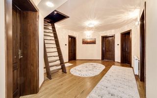 Vilă cu 7 camere de vânzare în zona Central - Poză 21