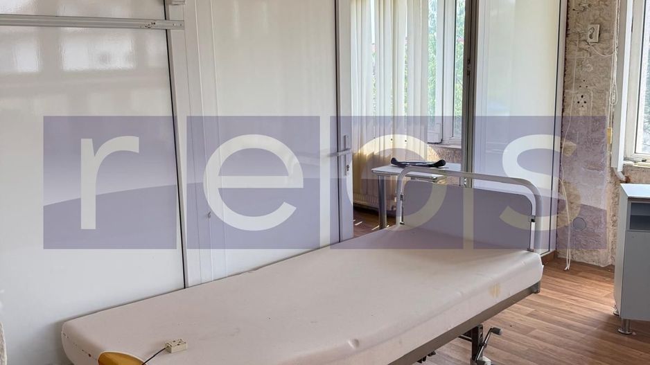 DE VÂNZARE VILĂ | OPORTUNITATE DE INVESTIȚIE | PRETABILĂ CENTRU BĂTRÂNI - Poză 49