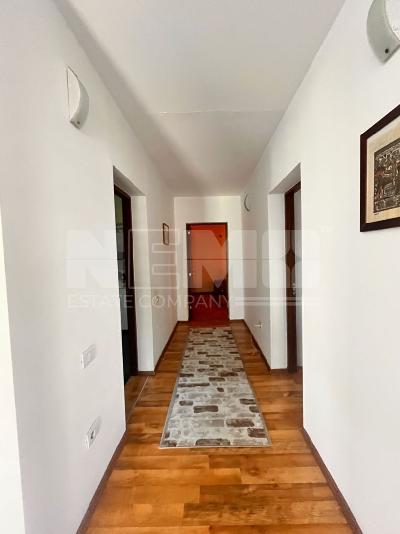 Casa si 4 Hale de Vanzare  cu 24 Ari I Suceava/Burdujeni I 430.000Euro - Poză 3