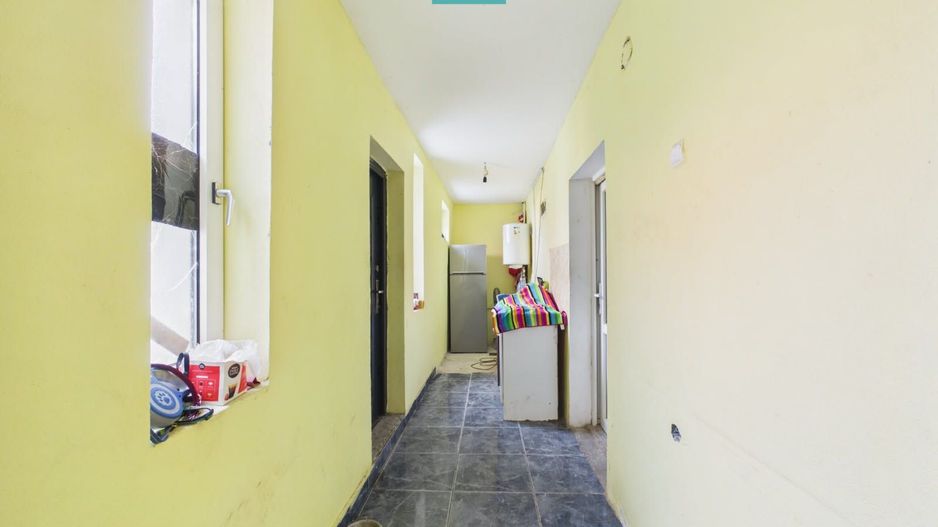 Casă P+E cu două apartamente, zona Drăgășani - Poză 17