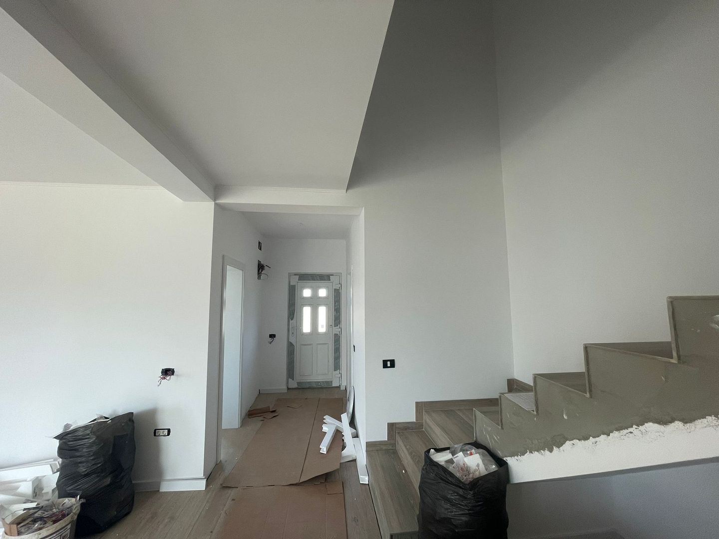 Duplex spațios cu teren generos-Moșnița Veche - Poză 3