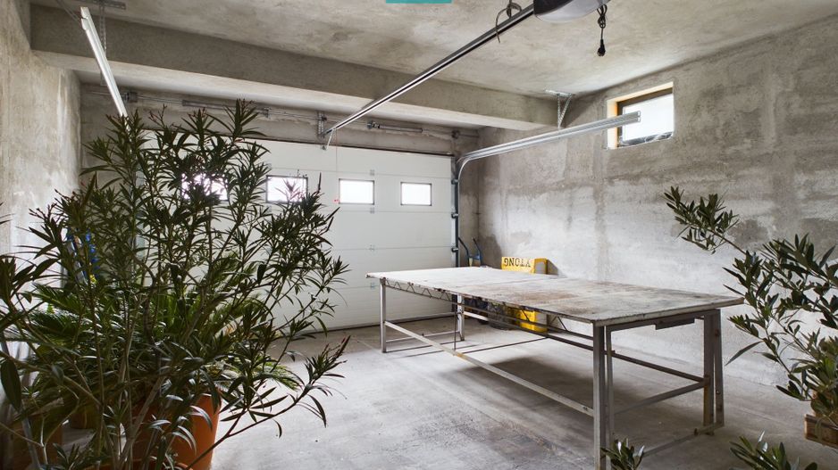 Vilă modernă pe 3 niveluri la gri în Poltura - Poză 16