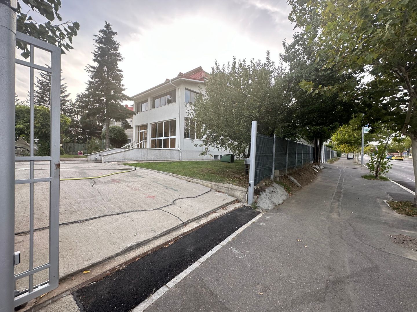 Oferim spre închiriere o proprietate de excepție zona Sisesti - Poză 41