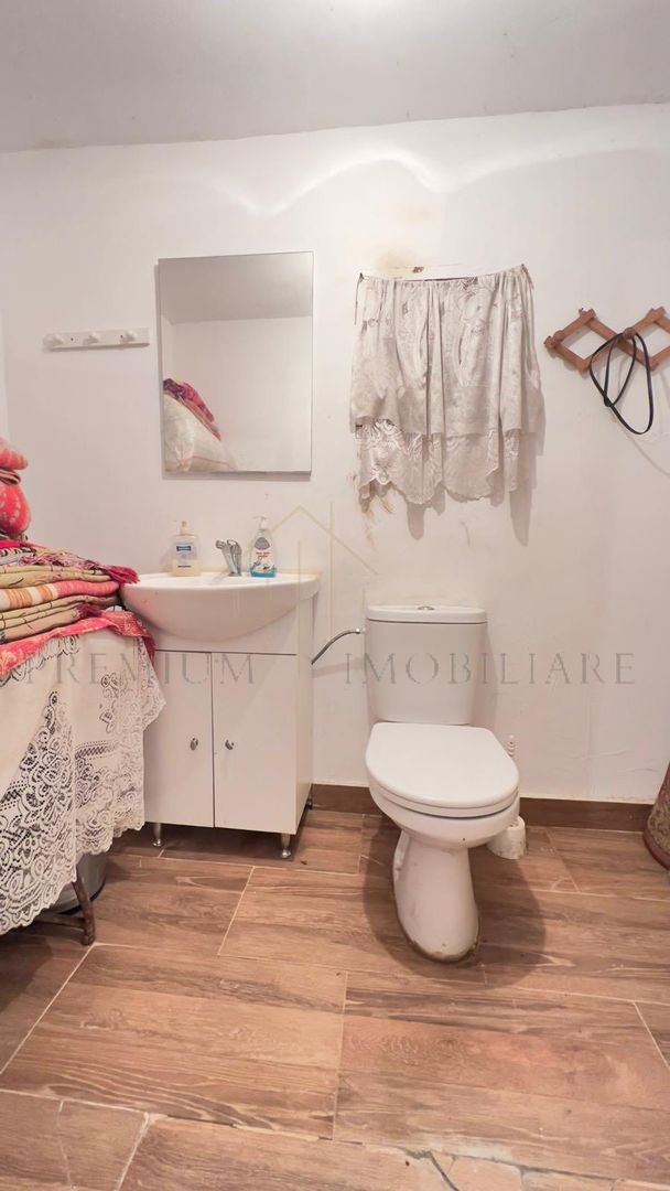 Casa de vanzare in Targu Trotus - Poză 6