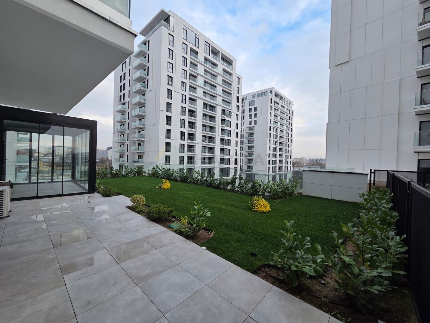 Apartament spectaculos cu grădină privată de 152 mp – disponibil spre închiriere - Poză 1