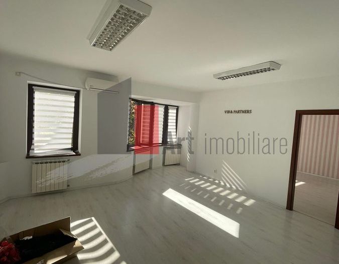 Va prezentam un apartament de 3 camere zona dorobanti,ideal firma sau locuit - Poză 1